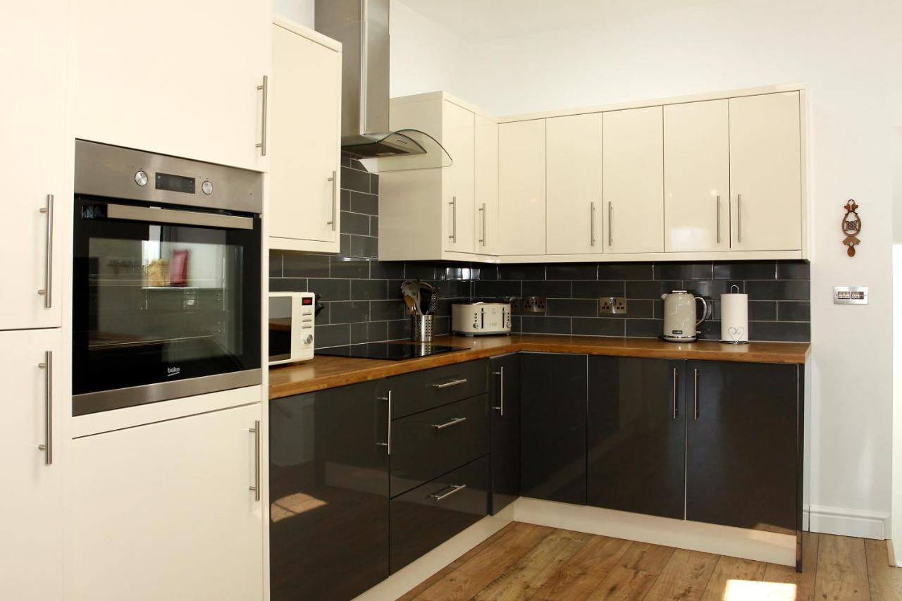2 Yr Hen Fanc Apartment Aberaeron Exterior photo