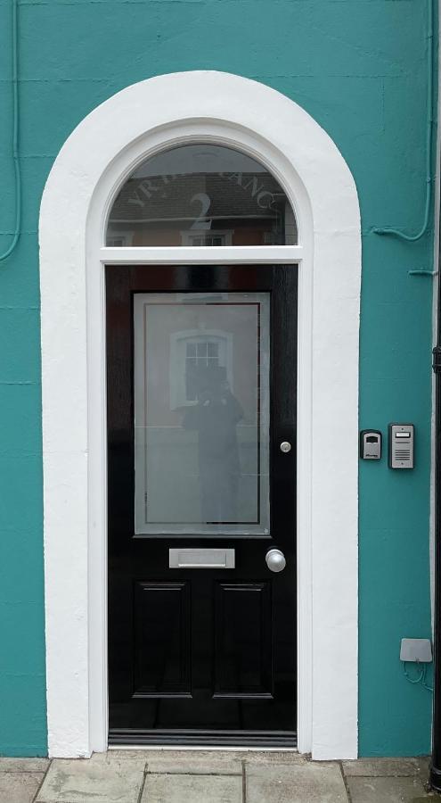 2 Yr Hen Fanc Apartment Aberaeron Exterior photo